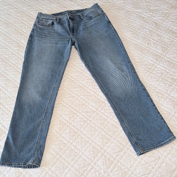 Old Navy Size 12 Petite Mid-Rise Wow Boyfriend Jeans - Picture 2 of 5